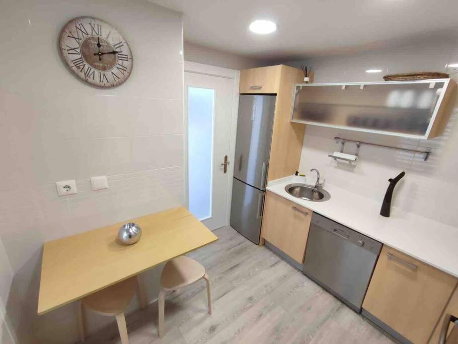Exclusivo Apartamento Con Aparcamiento Gratuito Laredo Bagian luar foto